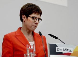 Annegret Kramp Karrenbauer, l’erede della Merkel, rinuncia alle elezioni federali