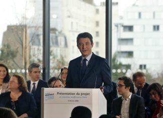 Francia, il candidato sindaco di Parigi di En Marche si ritira