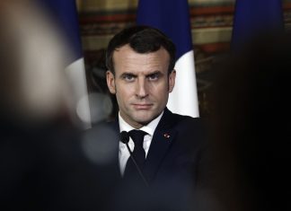 Coronavirus, Macron: “Lunedì vertice G7 in videoconferenza”