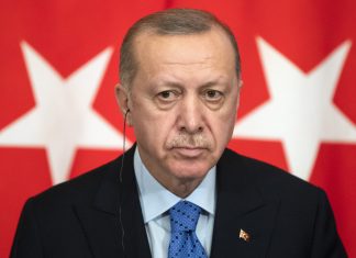 Migranti, Erdogan a Grecia: “Aprite le porte e lasciateli entrare in Ue”
