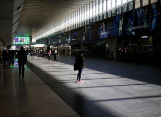 Coronavirus, il Regno Unito annuncia il piano di emergenza contro l’epidemia