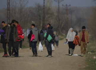 Grecia, rinchiusi 600 migranti in un campo a Salonicco in attesa di espulsione
