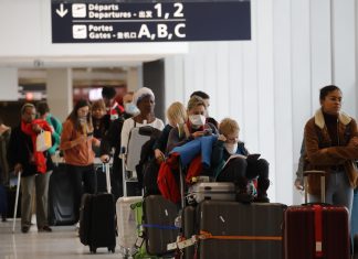 Coronavirus, la Francia chiude le frontiere da mezzogiorno: centinaia in fuga da Parigi