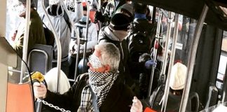 Napoli, autobus Anm pieno di passeggeri