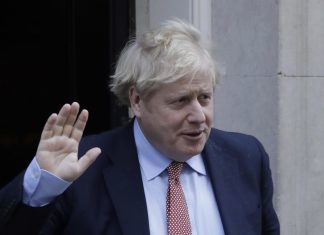 Coronavirus, Johnson ha ancora la febbre, resta in isolamento