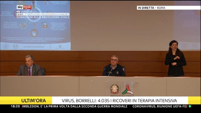 Angelo Borrelli, capo della Protezione civile, nel corso della conferenza stampa di ieri