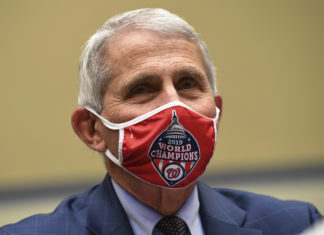 Vaccini, Fauci: “AstraZeneca probabilmente è un vaccino molto buono ma i dati sono stati fuorvianti”