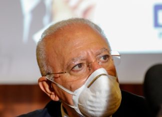 Vaccini, De Luca: “In Campania puntiamo ad approvvigionarci di qualche milione di dosi”