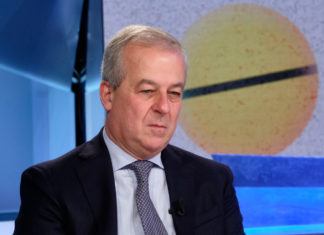 Vaccini, Locatelli: “Astrazeneca è sicuro, non ci sono motivi per le riluttanze”