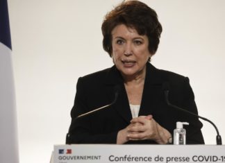 Covid, ricoverata la ministra della Cultura francese Bachelot
