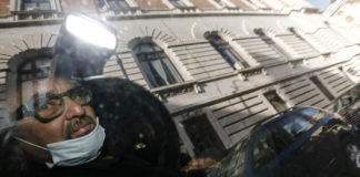 Foto Cecilia Fabiano/ LaPresse 06 febbraio 2021 Roma (Italia) Cronaca : Crisi di Governo. Uscite dopo le consultazioni per la formazione del governo Draghi Nella foto : Beppe Grillo Photo Cecilia Fabiano/LaPresse February 06 , 2021 Roma (Italy) News : Government Crisis. Exit after the reunion for to organize the coalition to sustain Draghi government In The Pic: Beppe Grillo