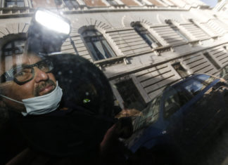 Foto Cecilia Fabiano/ LaPresse 06 febbraio 2021 Roma (Italia) Cronaca : Crisi di Governo. Uscite dopo le consultazioni per la formazione del governo Draghi Nella foto : Beppe Grillo Photo Cecilia Fabiano/LaPresse February 06 , 2021 Roma (Italy) News : Government Crisis. Exit after the reunion for to organize the coalition to sustain Draghi government In The Pic: Beppe Grillo