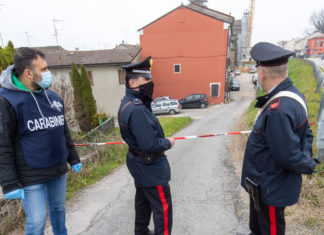 Torino, 90enne trovato morto in casa: colpito con un coltello