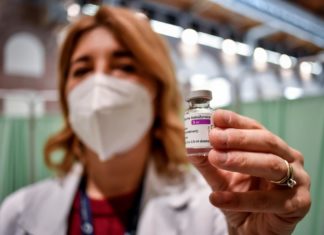 Vaccini, l’Oms rassicura: “Non c’è alcun motivo per non usare AstraZeneca”