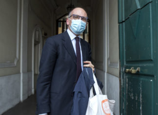 Pd, Letta si candida per la guida del partito: “Per la passione ai valori democratici”
