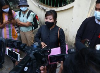 Birmania, rilasciato un giornalista di Ap fermato mentre fotografava le proteste