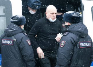 Russia, raid della polizia alla conferenza dell’opposizione: 200 fermati