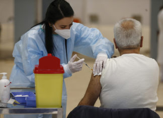 Vaccini, ripreso l’uso delle dosi AstraZeneca: in pochi hanno rinunciato