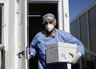 Vaccini, stretta dell’Ue sulle esportazioni