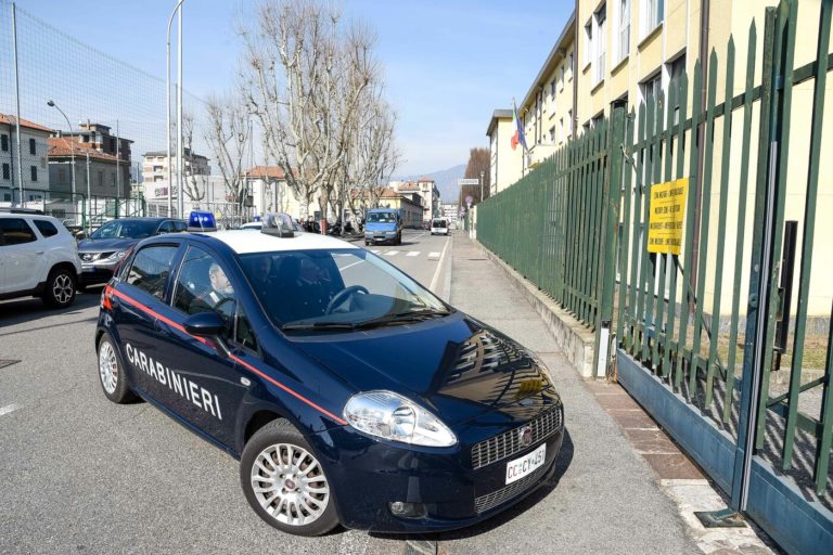 Roma, aggredisce la madre in casa a Ostia: arrestata figlia violenta