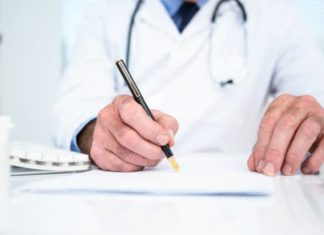 Latina, truffa al sistema sanitario e spaccio di farmaci: arrestato un dirigente medico e sospeso un farmacista