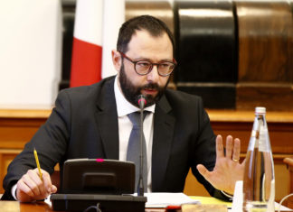 Covid, Patuanelli: “Massimo impegno nel dialogo con i sindacati e col sostegno alle richieste”