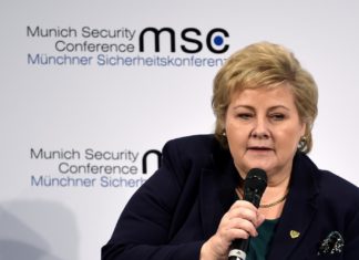 Covid, festa per il compleanno della premier norvegese Solberg: multata