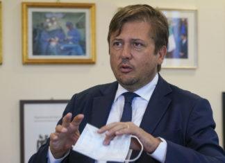 Vaccini, Sileri: “Stiamo colmando le lacune che ci sono state all’inizio”