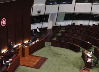 Hong Kong, approvata nuova legge sull’immigrazione: critiche dagli attivisti