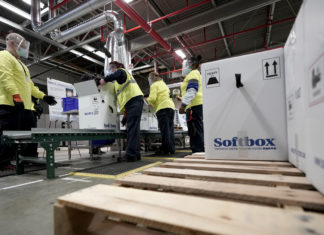 Johnson & Johnson sospeso in Usa per indagini su trombi: rinviate le consegne in Europa