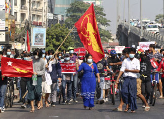 Birmania, soldati sparano contro i dimostranti a Pyinmana: almeno 1 morto