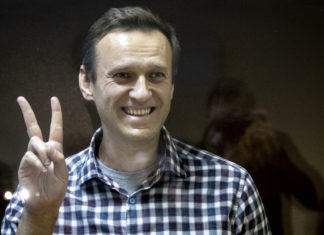 Navalny interrompe lo sciopero della fame