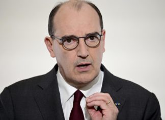 Covid, Castex: “La Francia vieta il consumo di alcol in strada, più controlli”