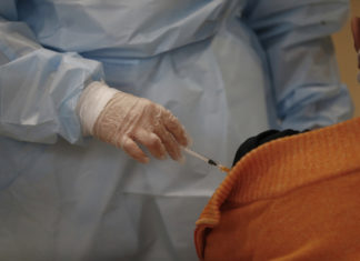 Vaccini, J&J: “Non è dimostrato nessun nesso causale con i trombi”