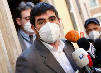 Droga, Fratoianni: “Ipocrisia bigotta di destra. Cosa seria legalizzare la Cannabis”