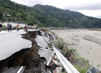 Indonesia, inondazioni: bilancio sale a 100 vittime