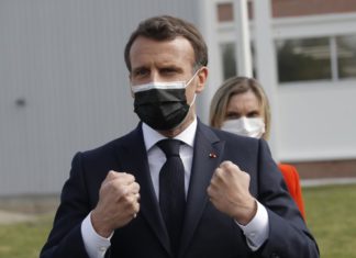 Francia, Macron a Notre Dame a 2 anni dall’ incendio: “Riaprirà nel 2024”