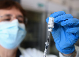 Vaccini, in Campania somministrate 1.301.087 dosi: over 80 al 98,51%