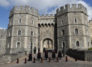 Il Regno Unito dice addio a Filippo: funerali ristretti, Harry e William separati