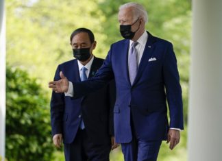 Usa, Biden verso l’allentamento dell’uso delle mascherine all’aperto