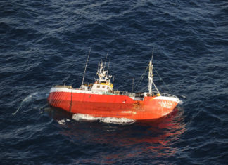 Cina, peschereccio affonda a largo di Zhejiang: 12 morti e 4 dispersi