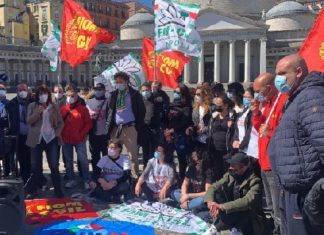 Whirlpool, gli operai di Napoli in viaggio verso Roma: “Non ci fermeremo”