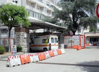 “Il tampone mi fa male”, in tre aggrediscono medico all’ospedale di Castellammare di Stabia