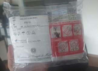 Le mascherine di Fca non filtrano e il governo le invia nelle scuole