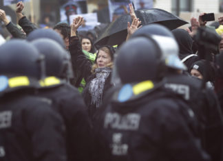 1 maggio, scontri a Berlino: 354 fermi e 93 poliziotti feriti
