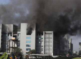 India, incendio in ospedale Covid: 18 pazienti morti, 31 salvati