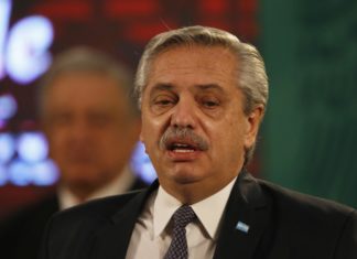 Argentina, Fernandez: “L’attentatore di Kirchner ha sparato ma il colpo non è partito”