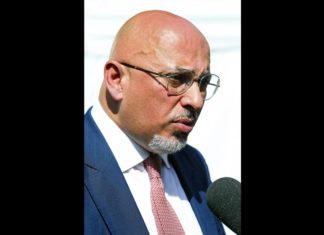 Covid, Gb valuta obbligo di vaccinazione per il personale del sistema sanitario