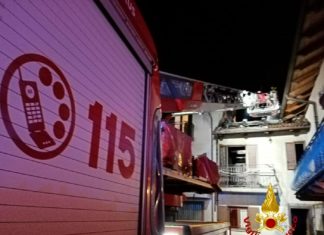Como: in fiamme il tetto di una abitazione, al lavoro 6 squadre vigili fuoco