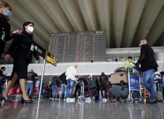 Covid, Commissione Ue: “Limitare i viaggi dall’India”